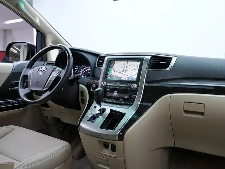 TOYOTA ALPHARD 2012