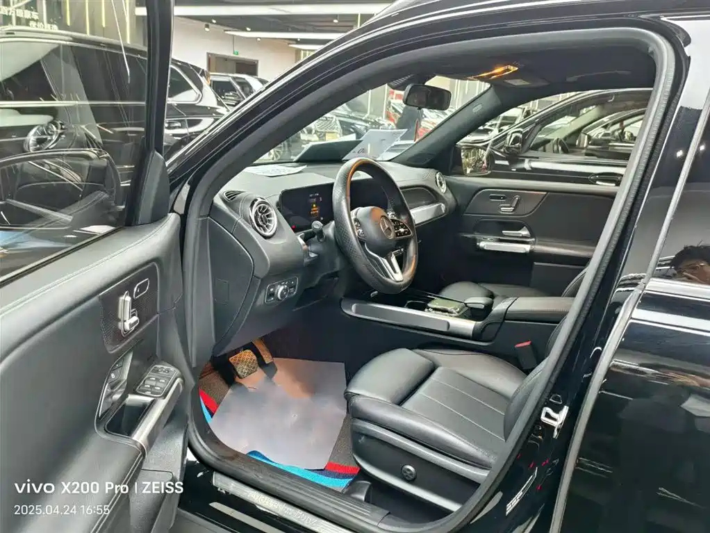 MERCEDES BENZ GLB 2023