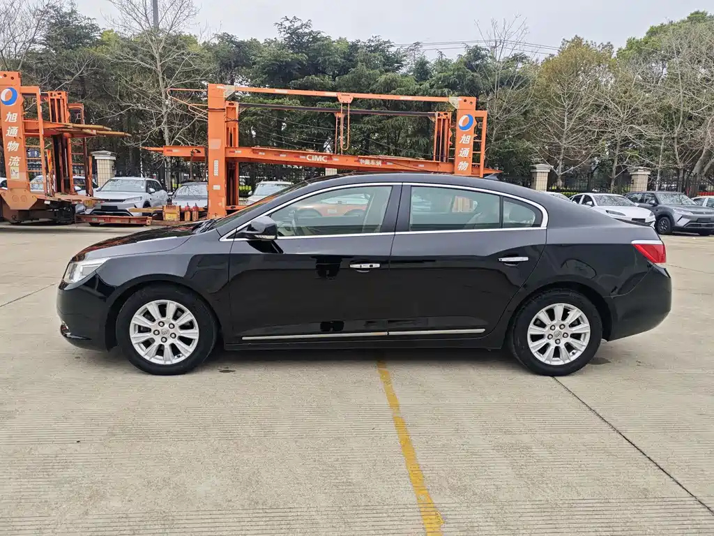 BUICK LACROSSE 2011