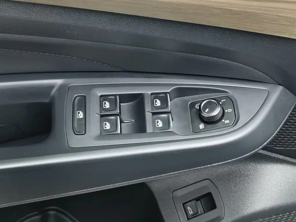 VOLKSWAGEN PASSAT 2019