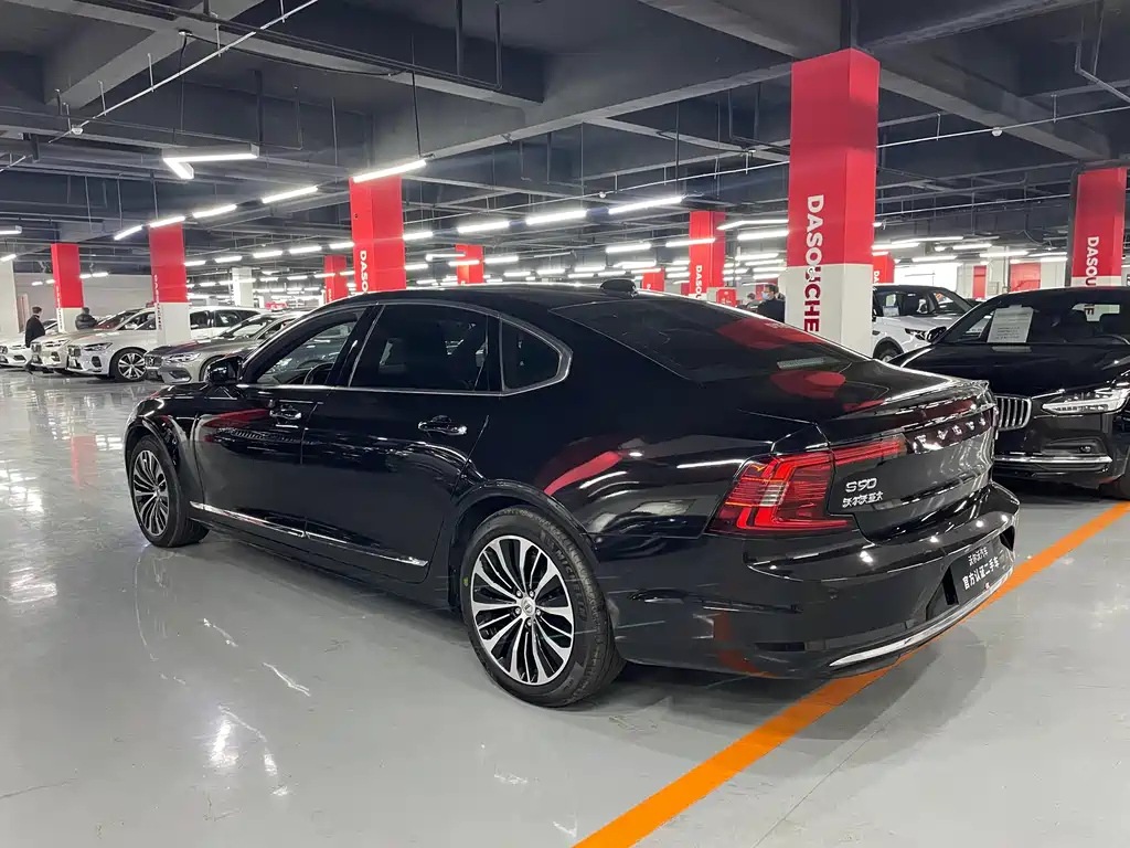 VOLVO S90 2022