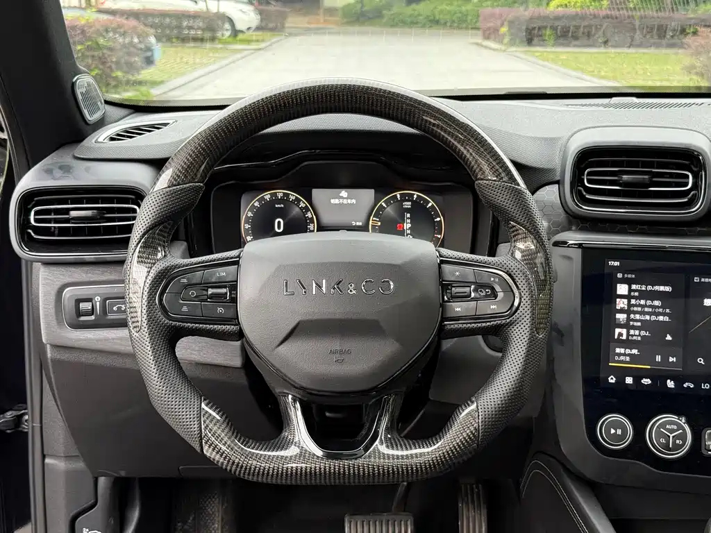 LYNK&CO 03 2022
