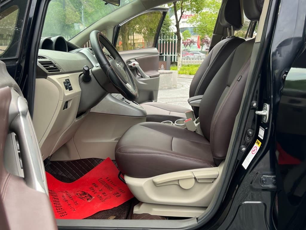 TOYOTA ESCAPE 2014