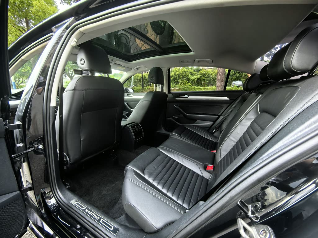 VOLKSWAGEN MAGOTAN 2019