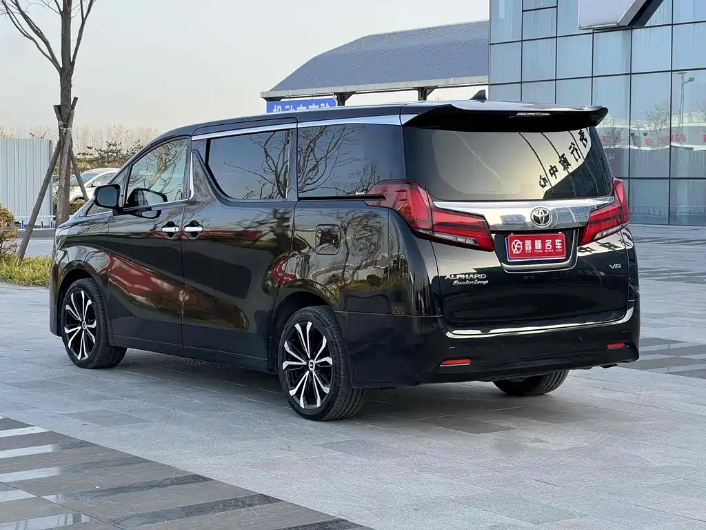 TOYOTA ALPHARD 2018