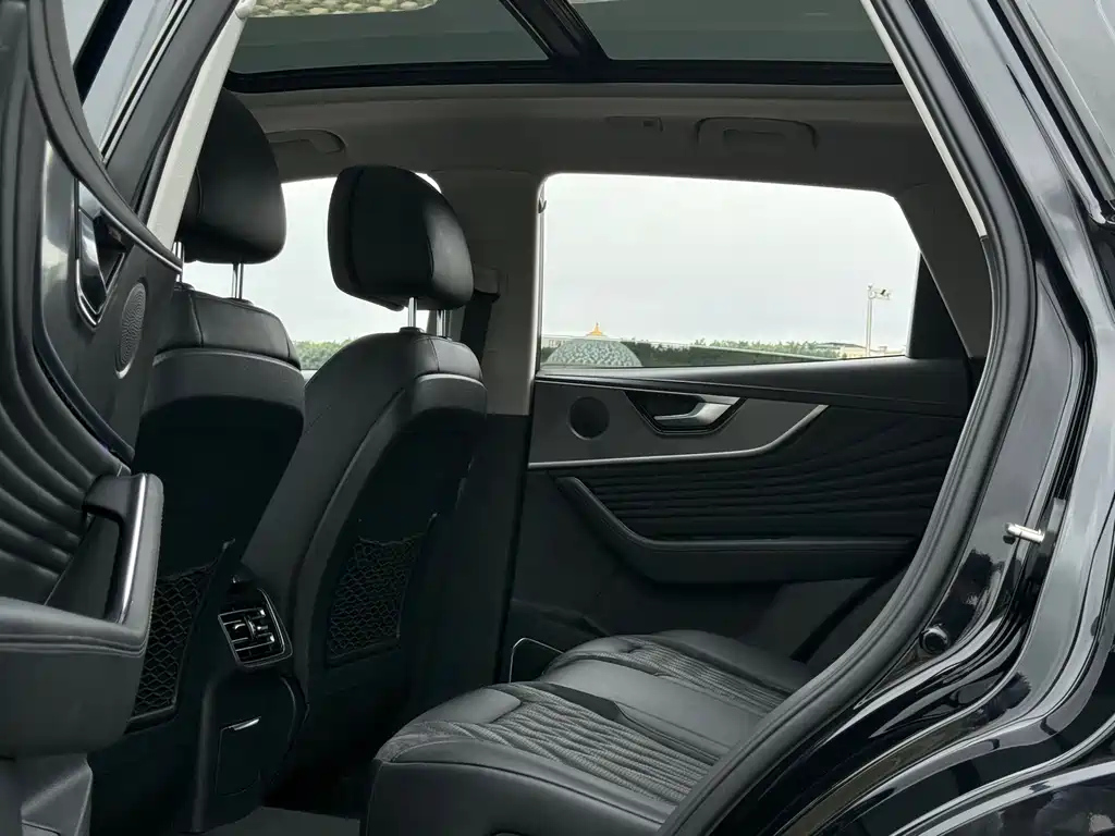 HONGQI HS5 2023