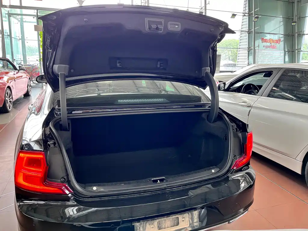 VOLVO S90 2020