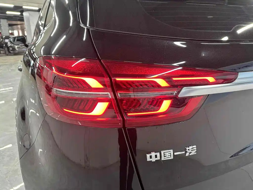 HONGQI HS5 2022