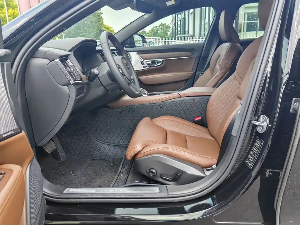 VOLVO S90 2025