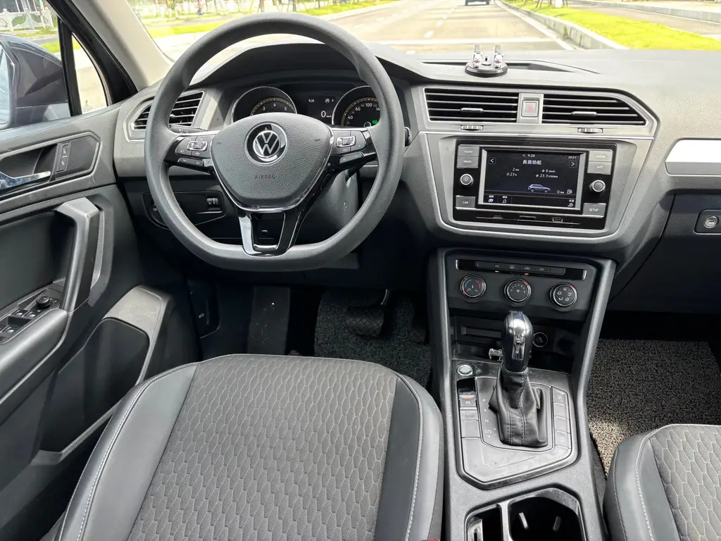 VOLKSWAGEN TIGUAN L 2021