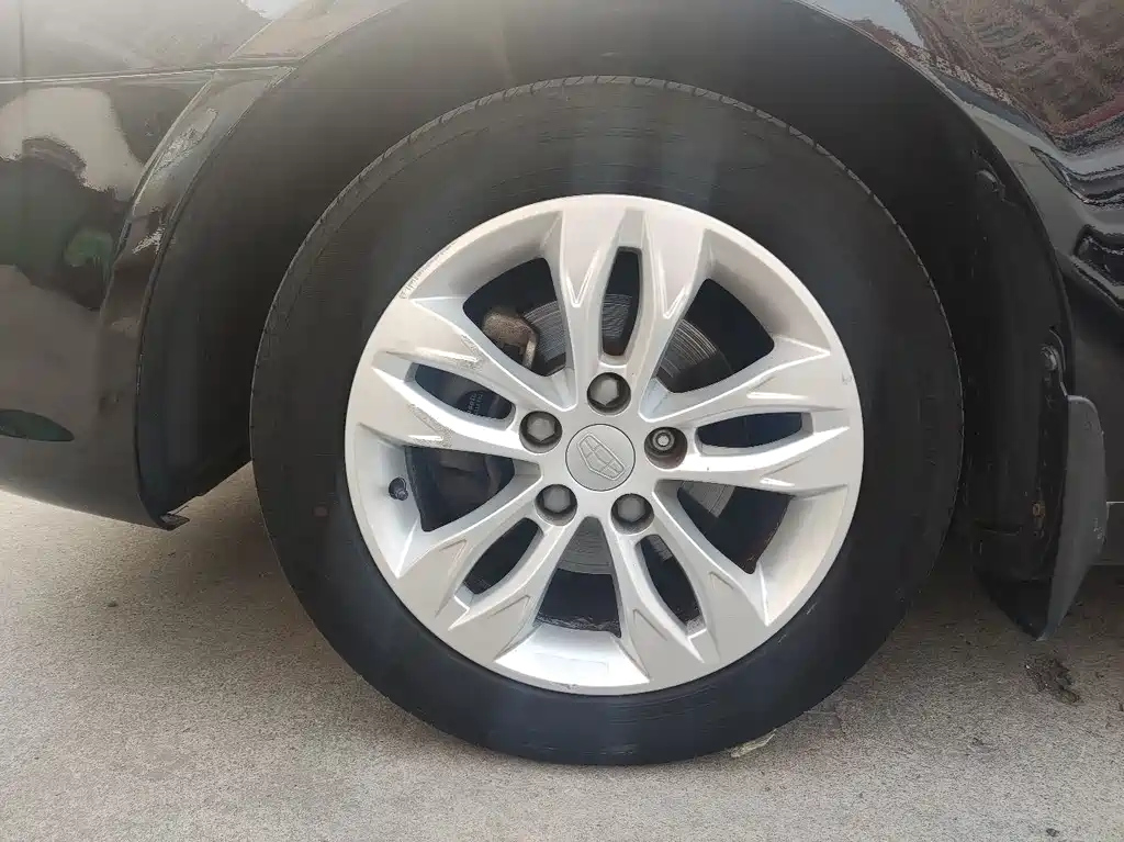 GEELY AUTO EMGRAND 2015