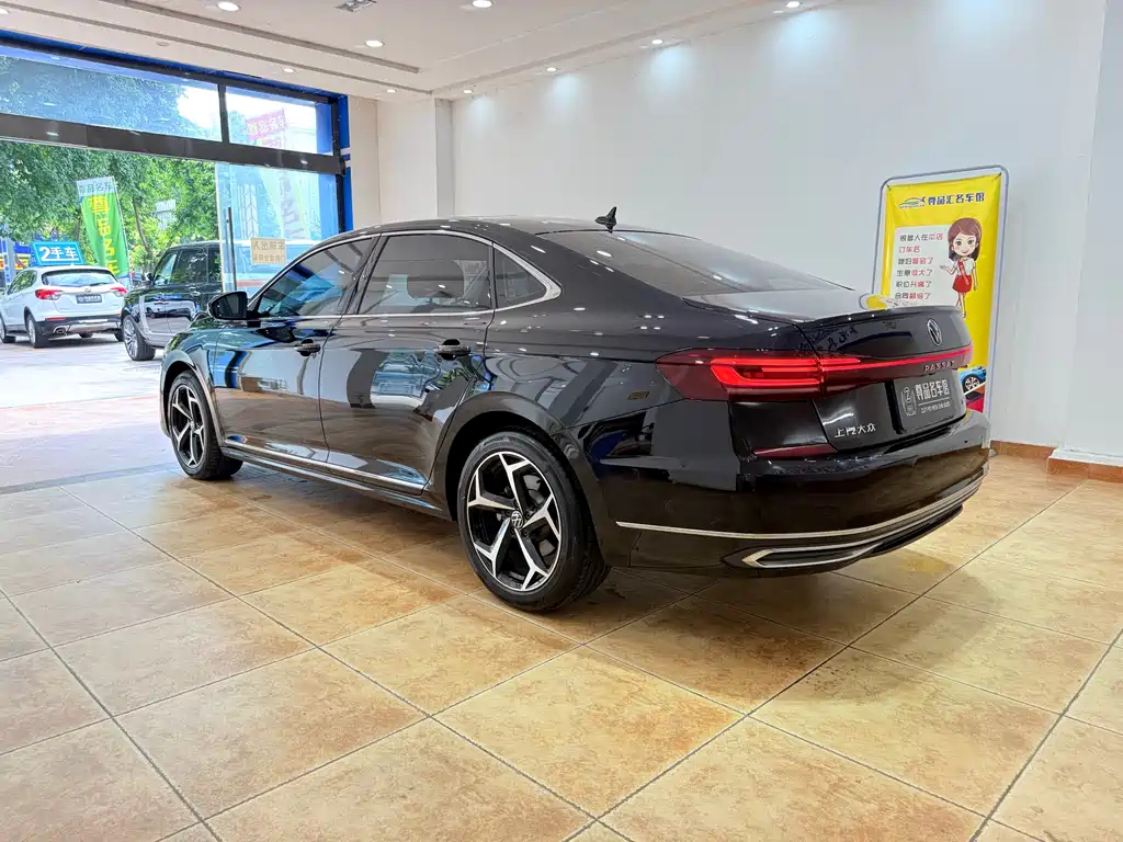VOLKSWAGEN PASSAT 2024