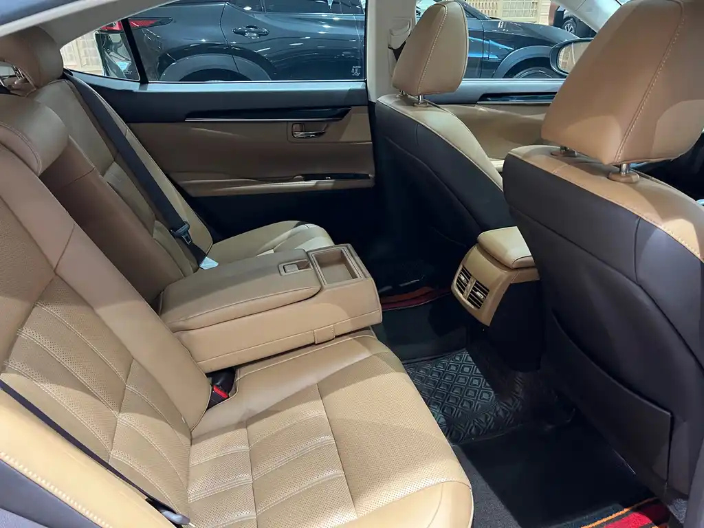 LEXUS ES 2015