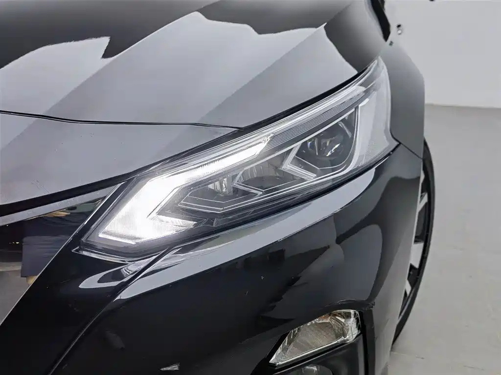NISSAN TEANA 2021