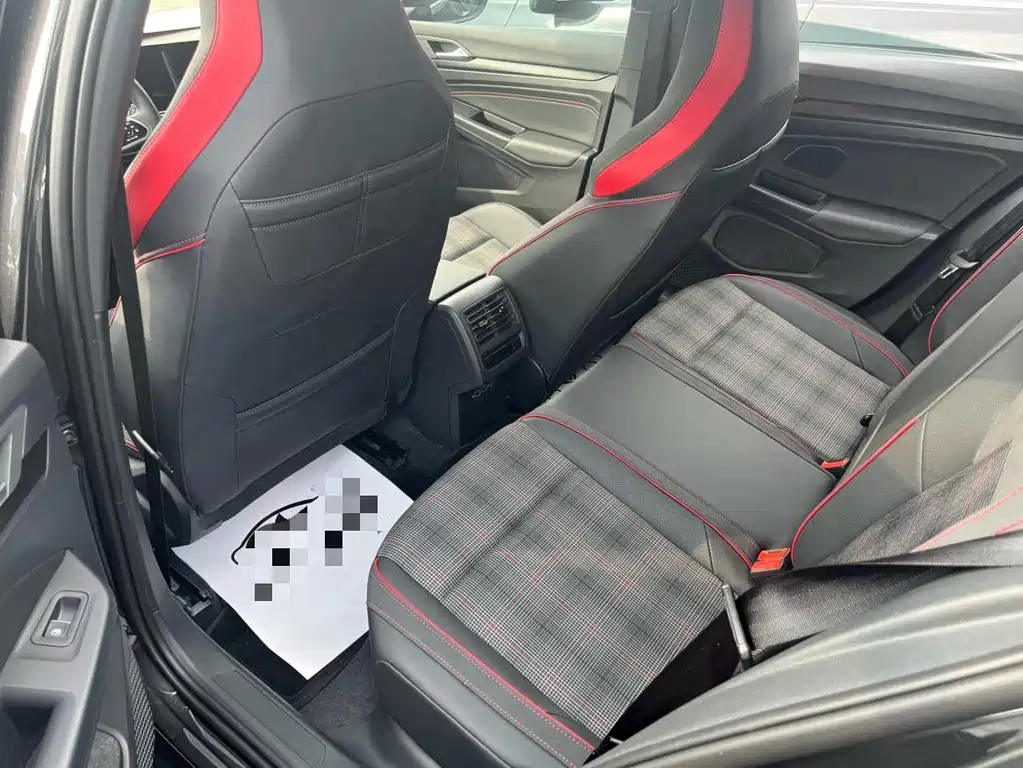 VOLKSWAGEN GOLF GTI 2023