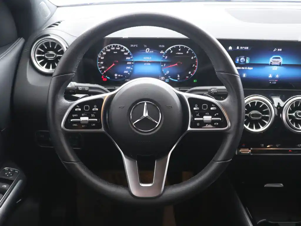 MERCEDES BENZ GLA 2023