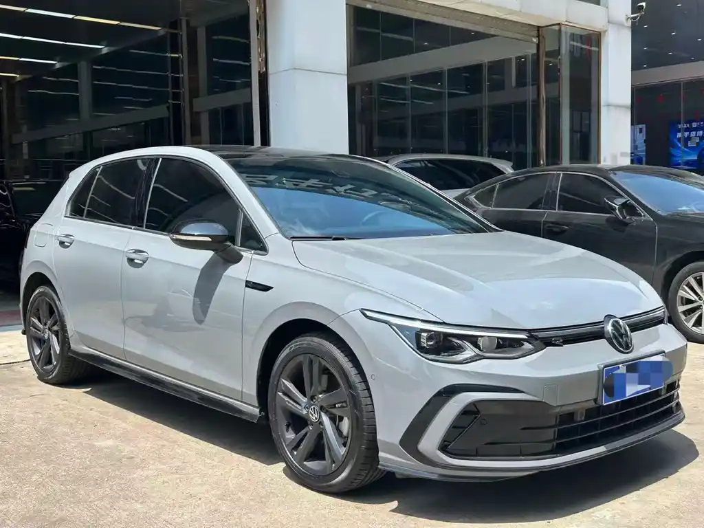 VOLKSWAGEN GOLF 2023