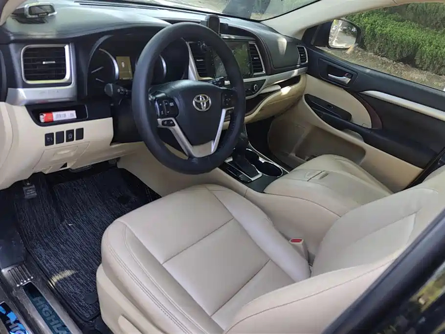 TOYOTA HIGHLANDER 2017
