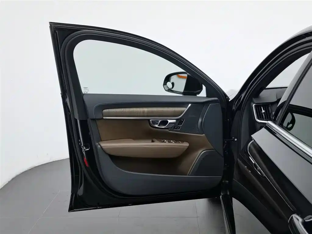 VOLVO S90 2023