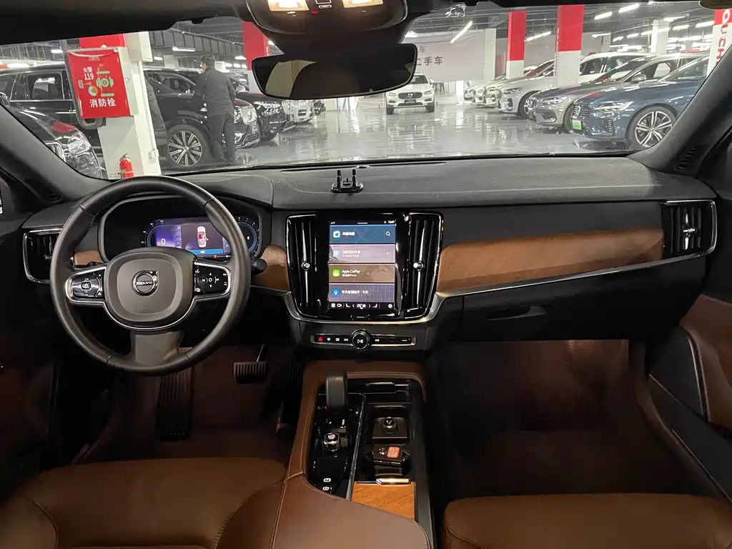 VOLVO S90 2022
