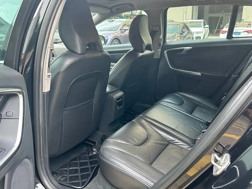 VOLVO V60 2013