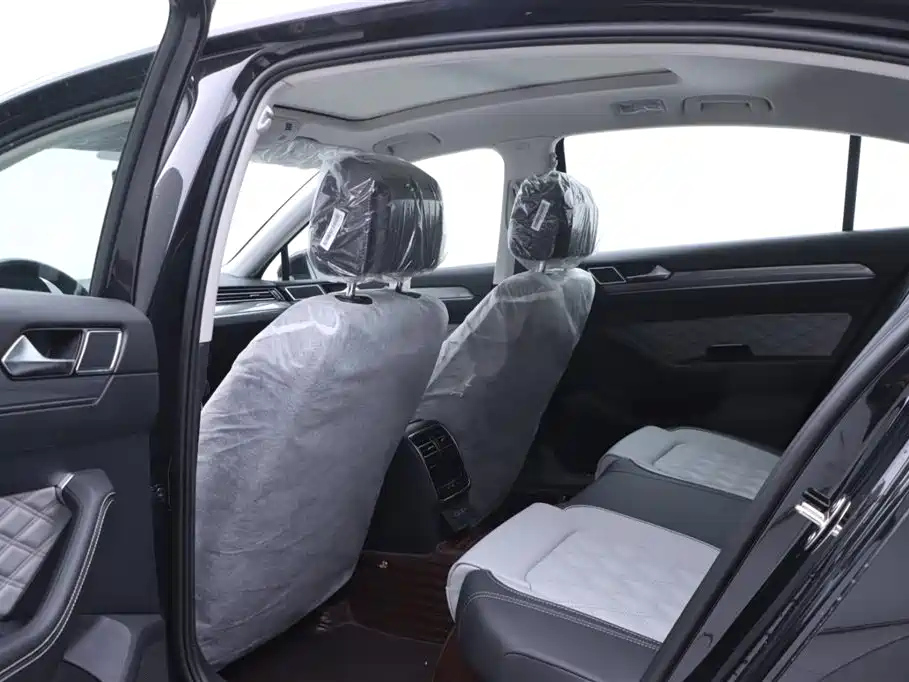 VOLKSWAGEN MAGOTAN 2023