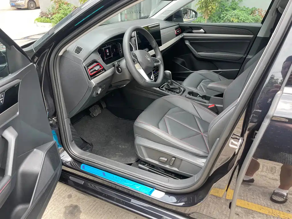 VOLKSWAGEN LAVIDA 2024