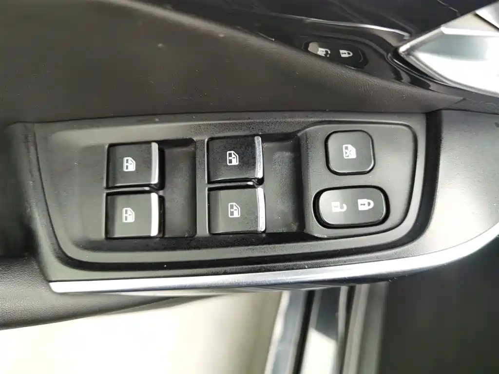 JAC REFINE R3 2018