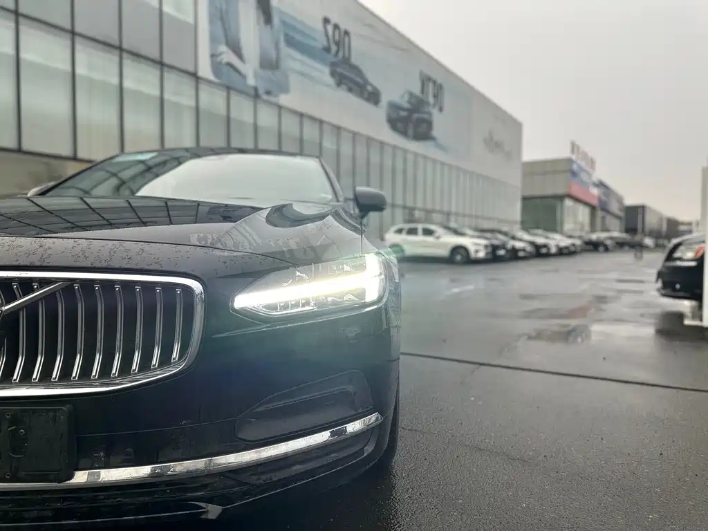 VOLVO S90 2022
