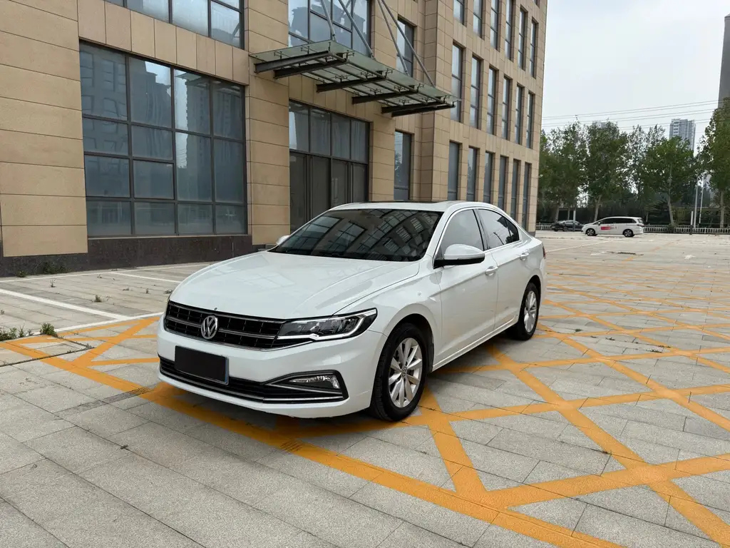 VOLKSWAGEN BORA