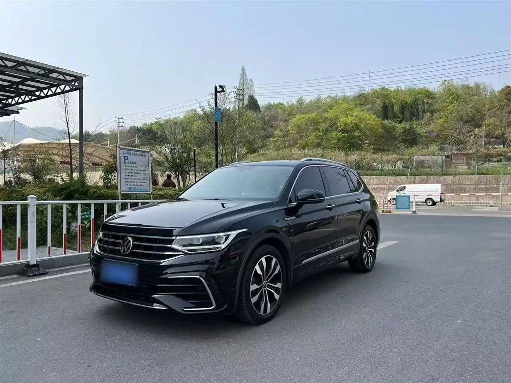 VOLKSWAGEN TIGUAN L 2022