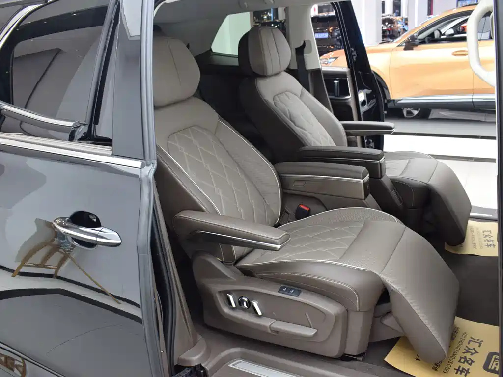 VOLKSWAGEN VILORAN 2024