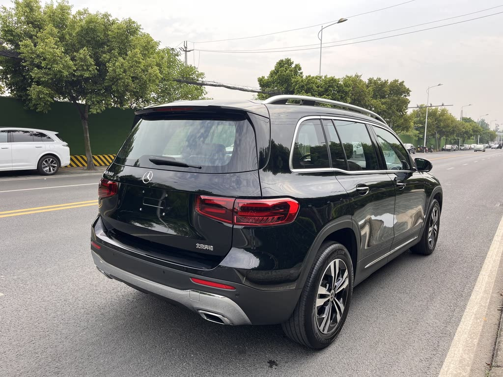 MERCEDES BENZ GLB 2024