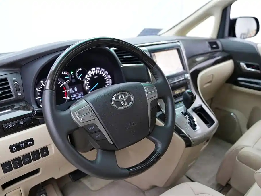 TOYOTA ALPHARD 2012
