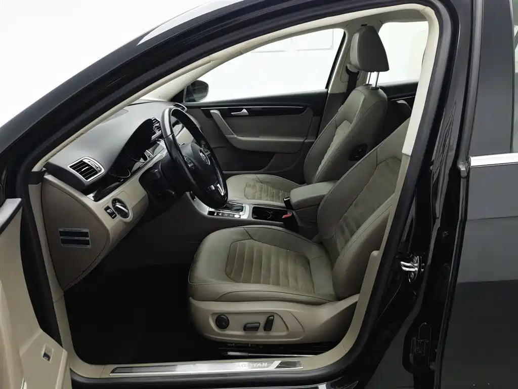 VOLKSWAGEN MAGOTAN 2015