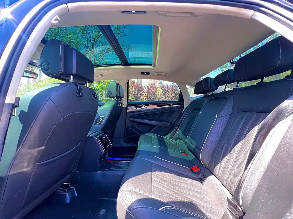 VOLKSWAGEN PASSAT 2022
