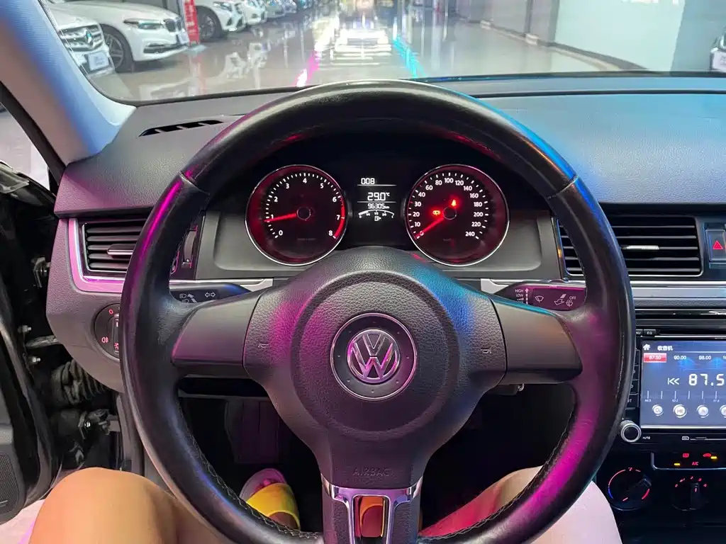 VOLKSWAGEN BORA 2014