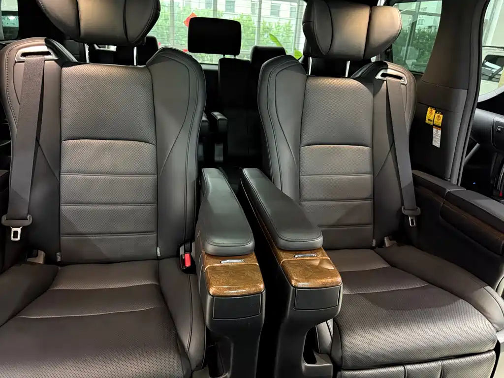 TOYOTA ALPHARD 2018