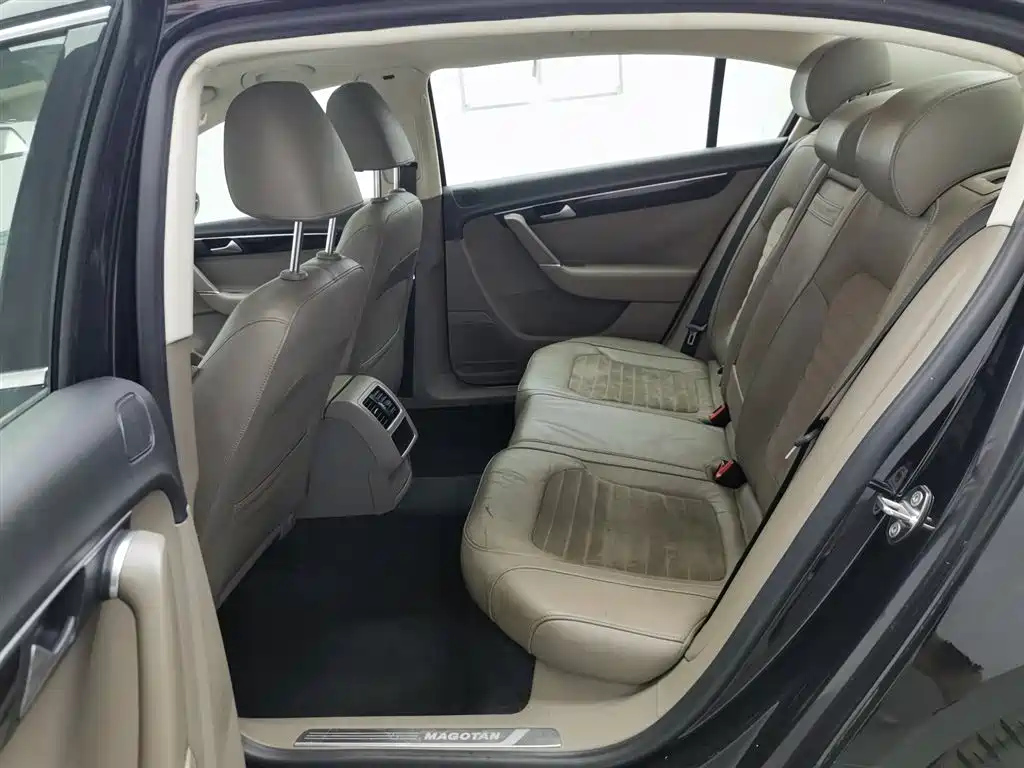 VOLKSWAGEN MAGOTAN 2015