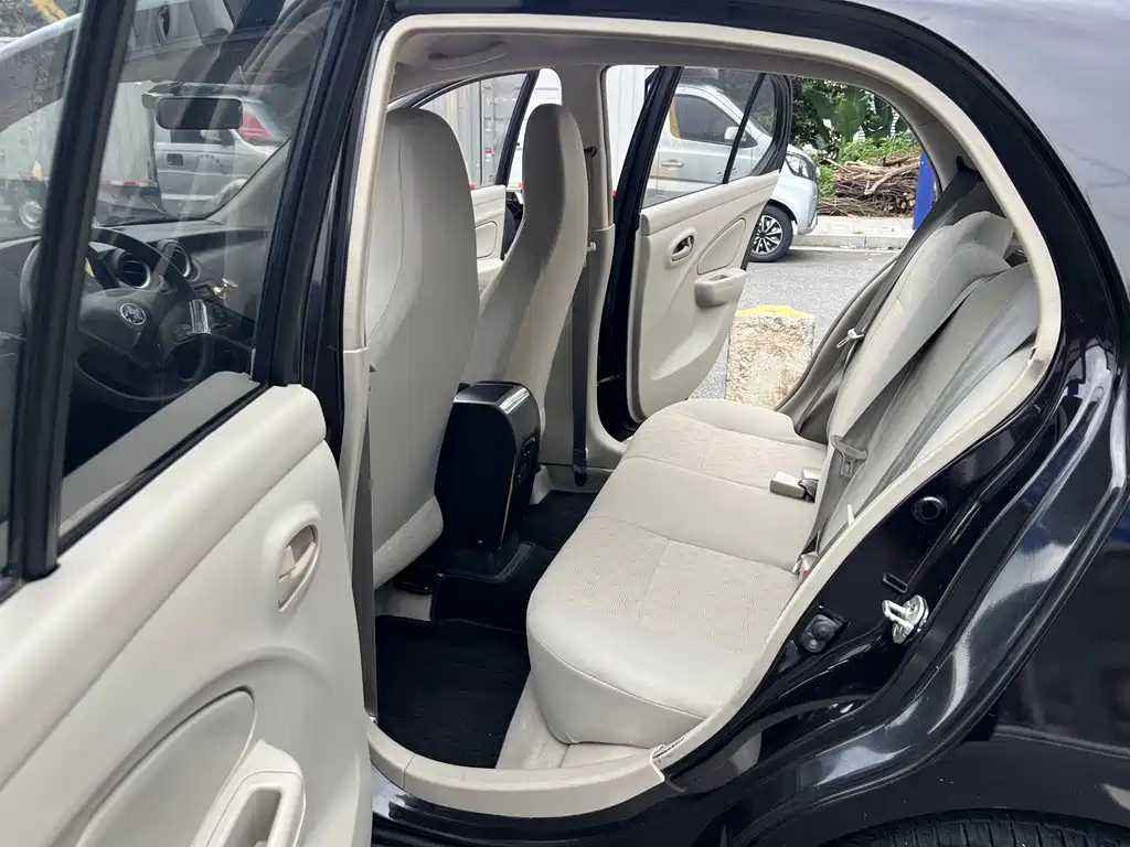 VENUCIA R30 2014