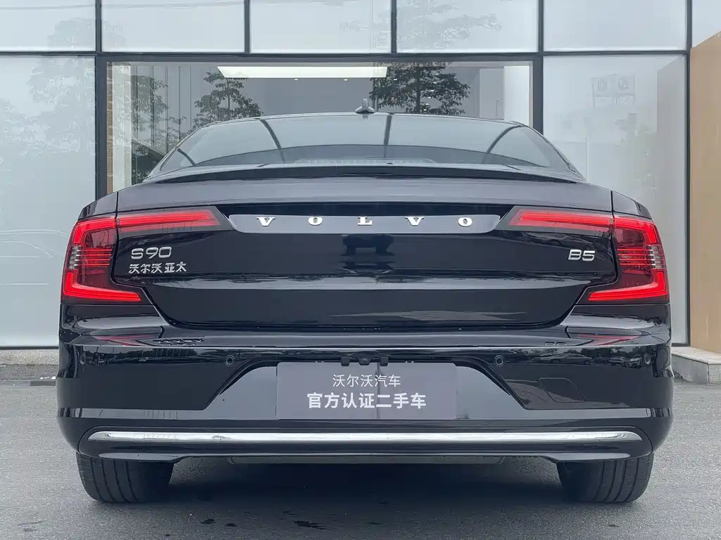 VOLVO S90 2023