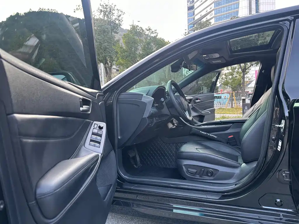 TOYOTA AVALON 2020