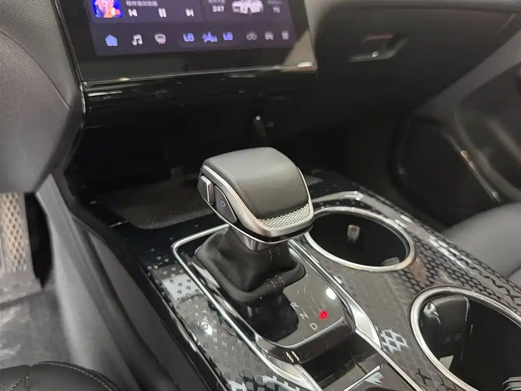HONGQI HS3 PHEV 2024