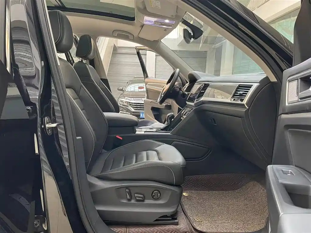 VOLKSWAGEN TOURAN 2021