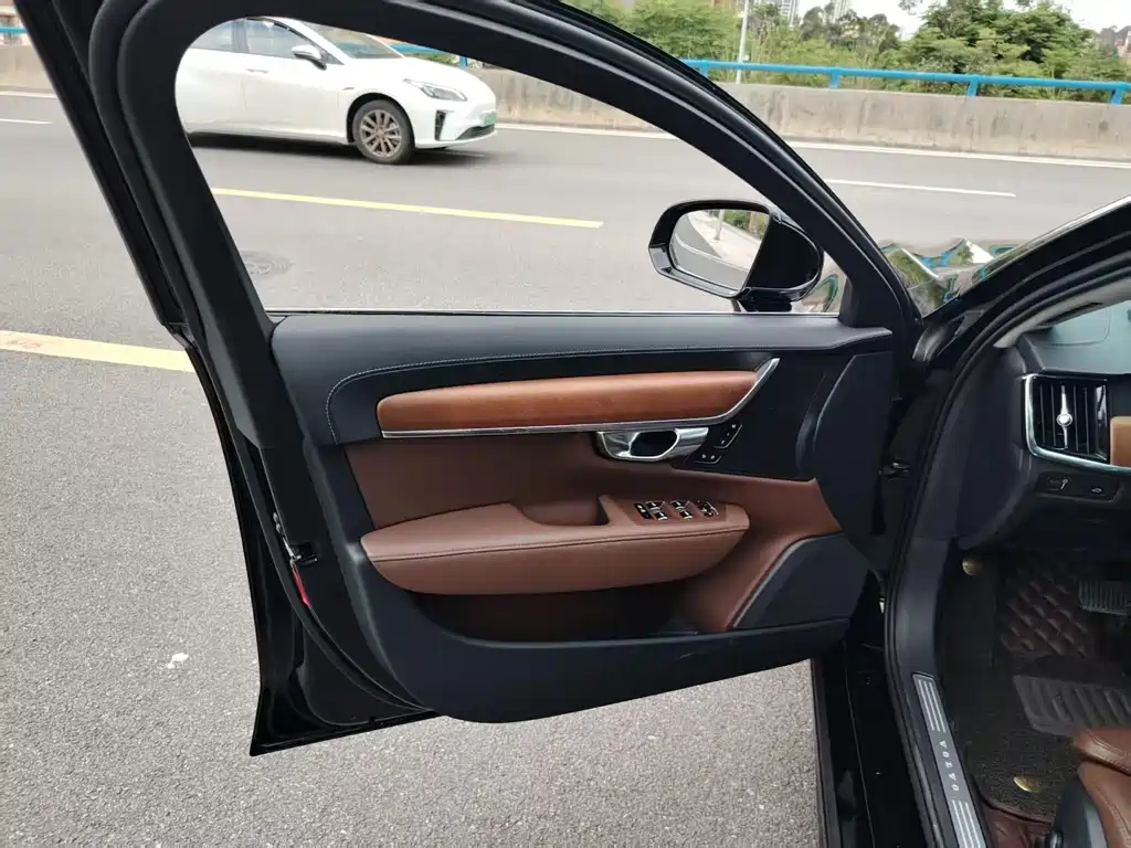 VOLVO S90 2020