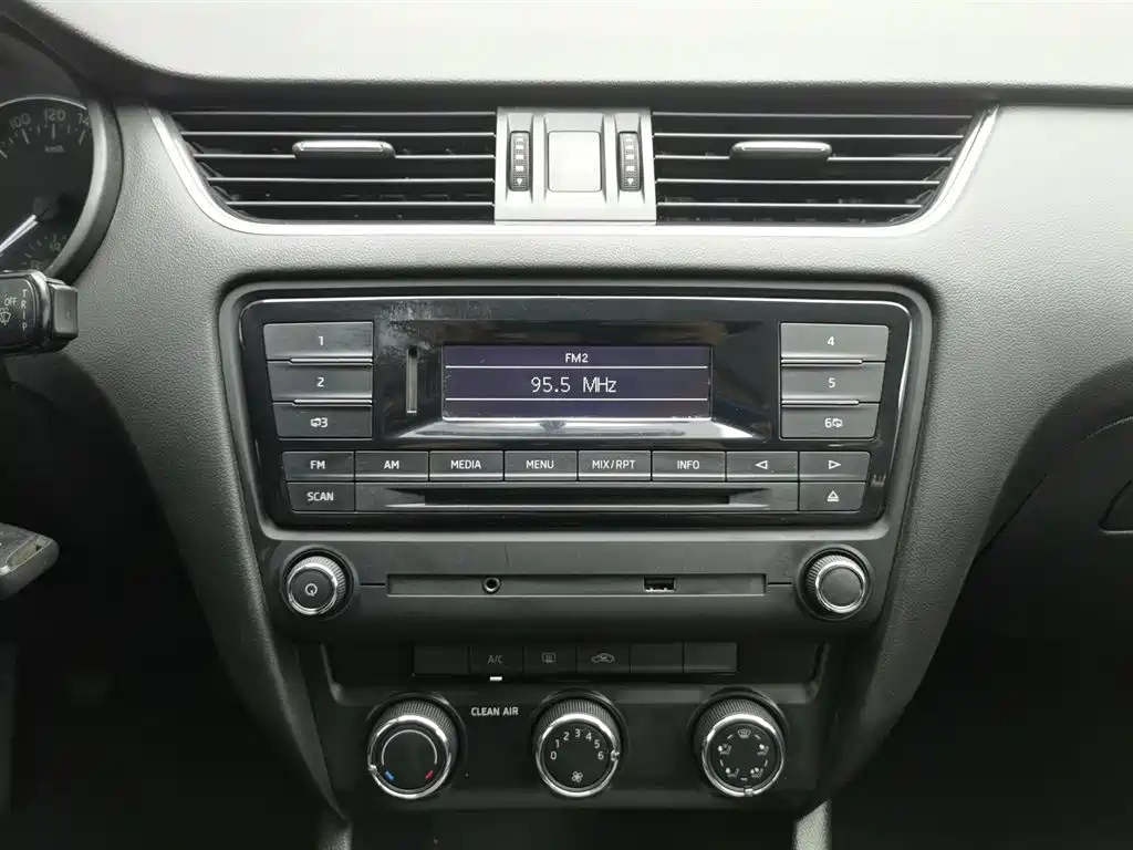 SKODA OCTAVIA 2017