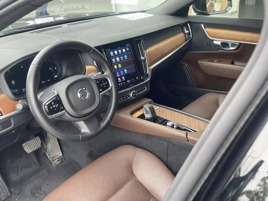 VOLVO S90 2023