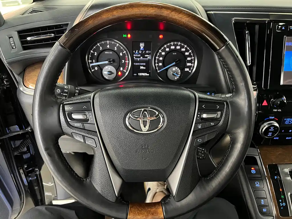 TOYOTA ALPHARD 2018