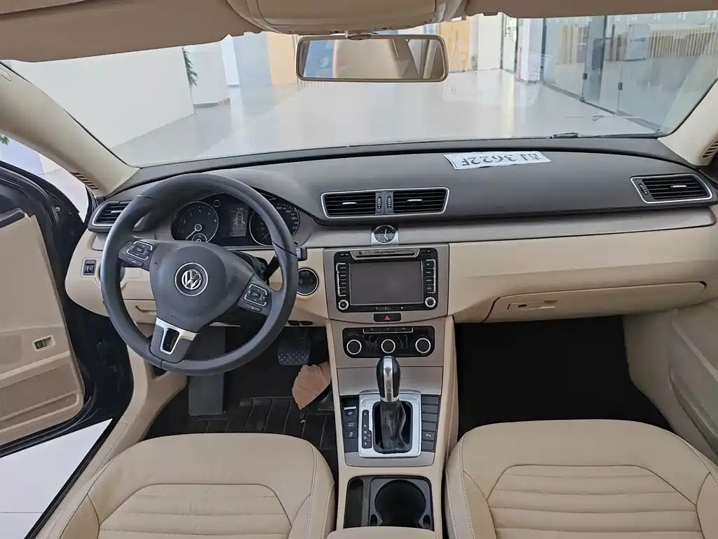 VOLKSWAGEN MAGOTAN 2012