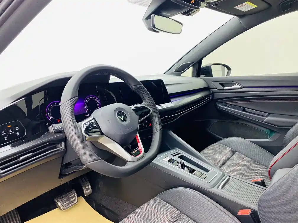 VOLKSWAGEN GOLF 2021